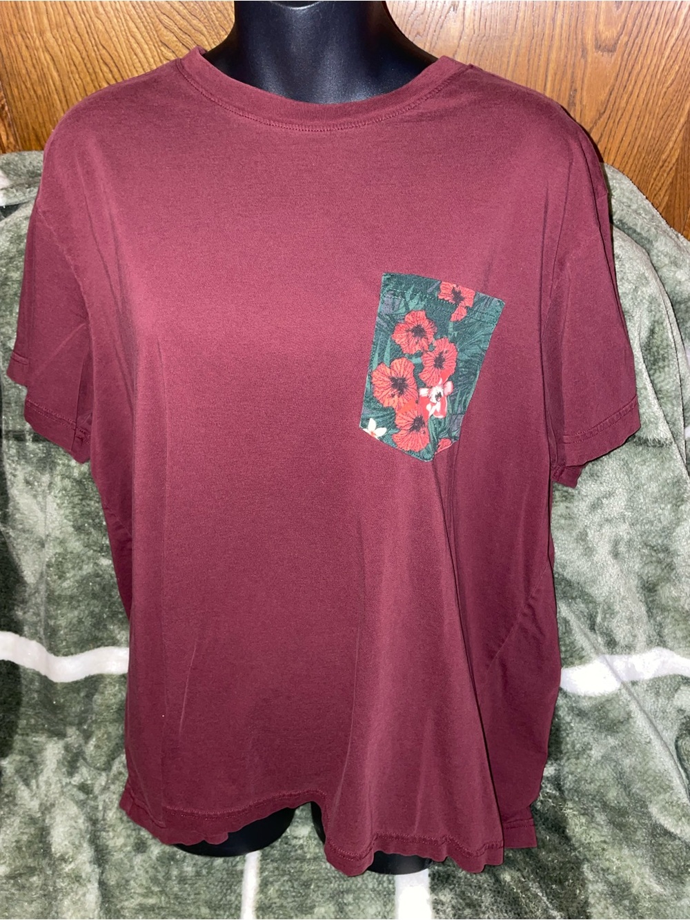 Men's Tee w/ Floral Pocket